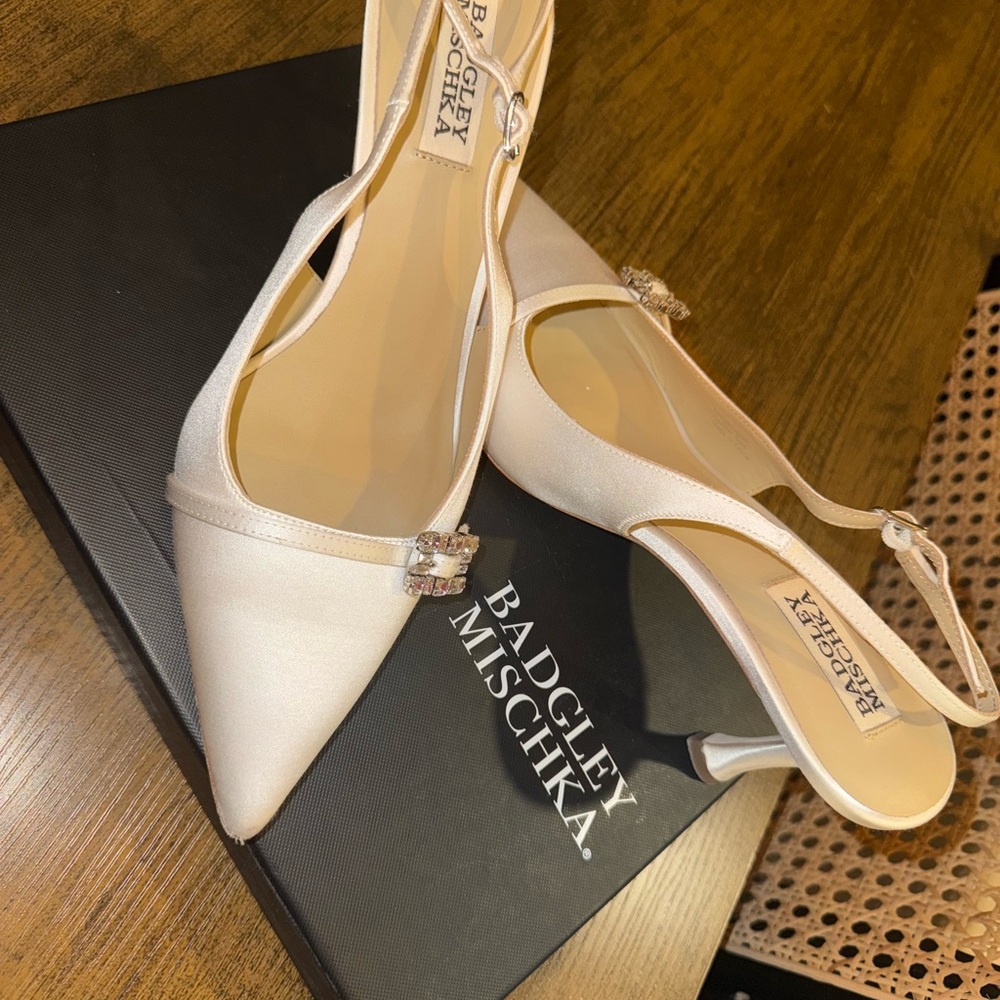 Badgley Mischka Women's White Satin Slingback Heels